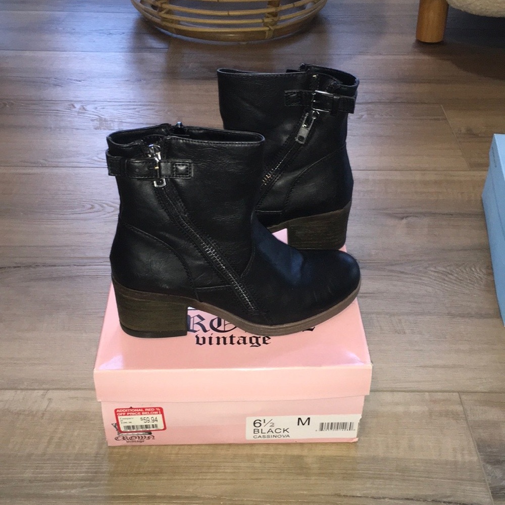 Crown Vintage Cassinova Ankle Boot with Heel Size 6.5